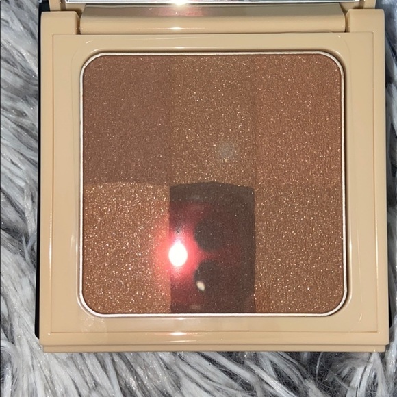 Bobbi Brown Nude Finish Illuminating Setting